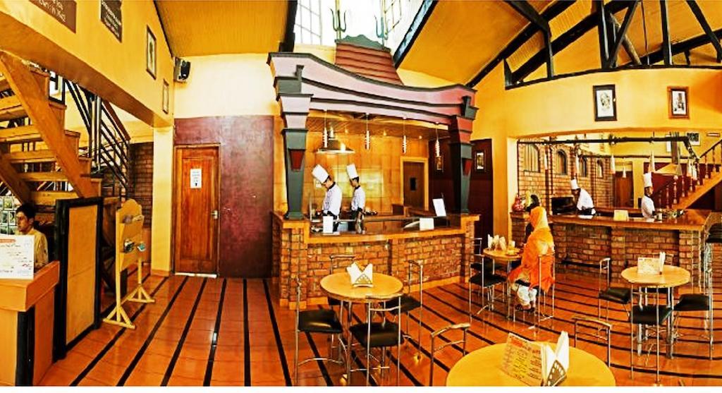 Hotel Broadway Srinagar  Luaran gambar